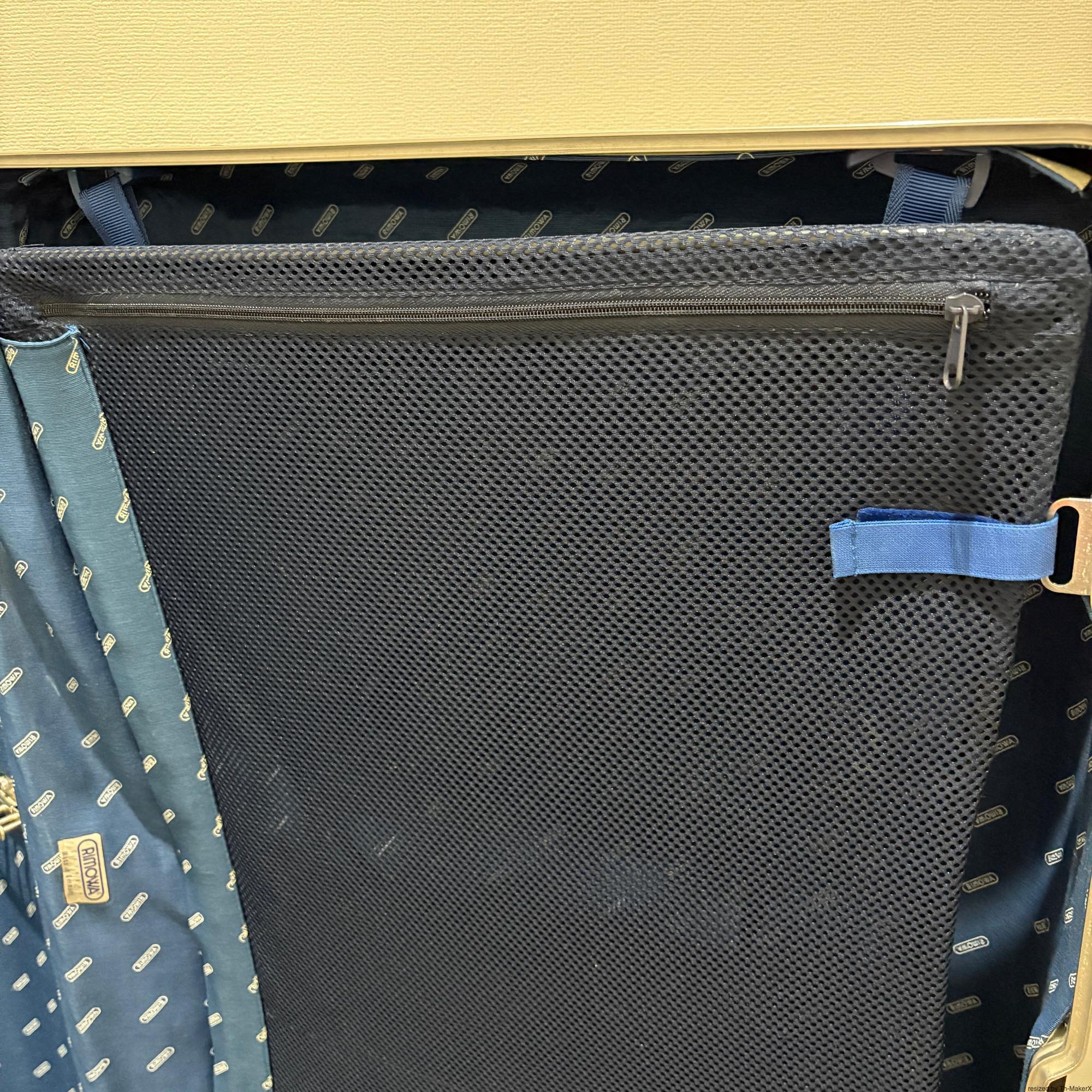 リモワ　トパーズ　中古商品　932.77-9　104リットル　4輪