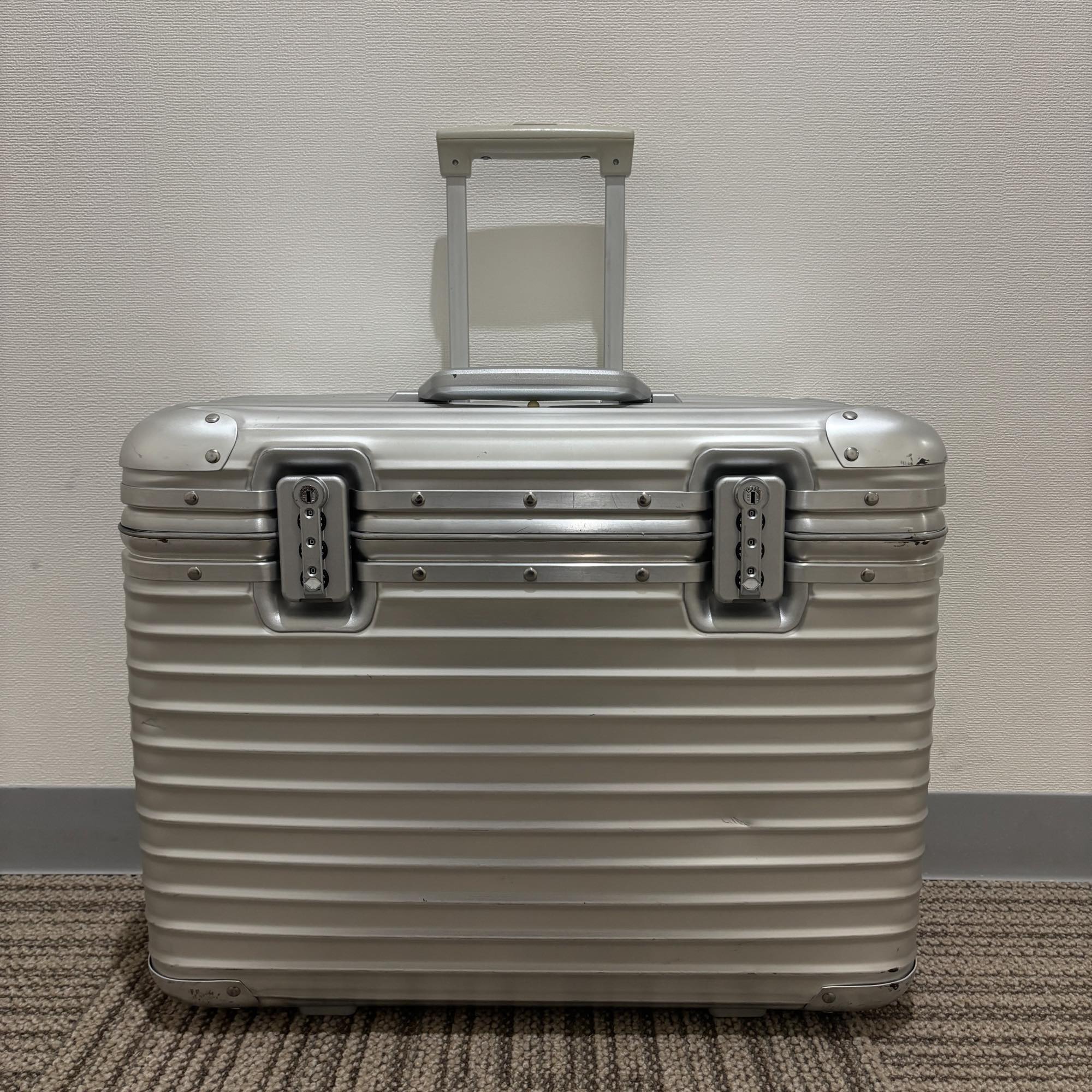 リモワ　パイロット　920.50.00.2　中古商品　29リットル　2輪