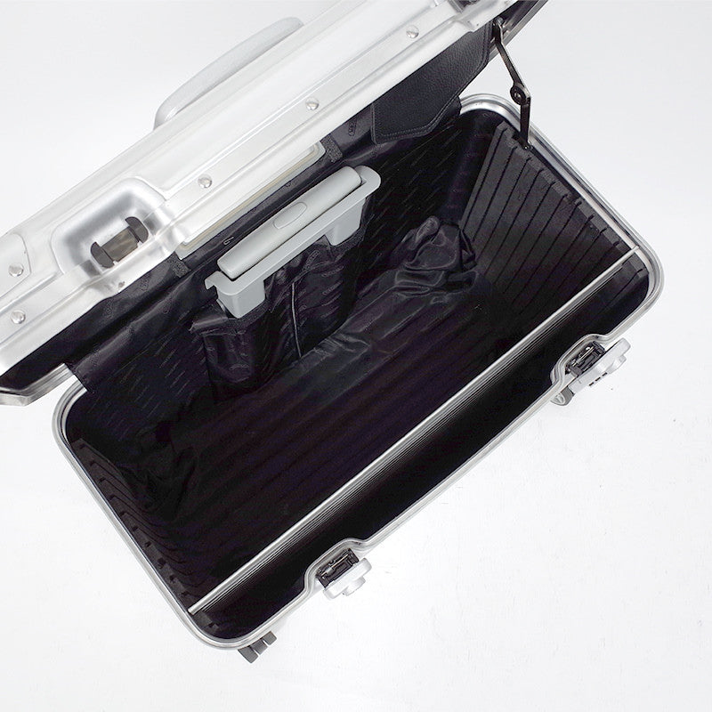 リモワ　パイロット　920.51　中古商品　37リットル　4輪