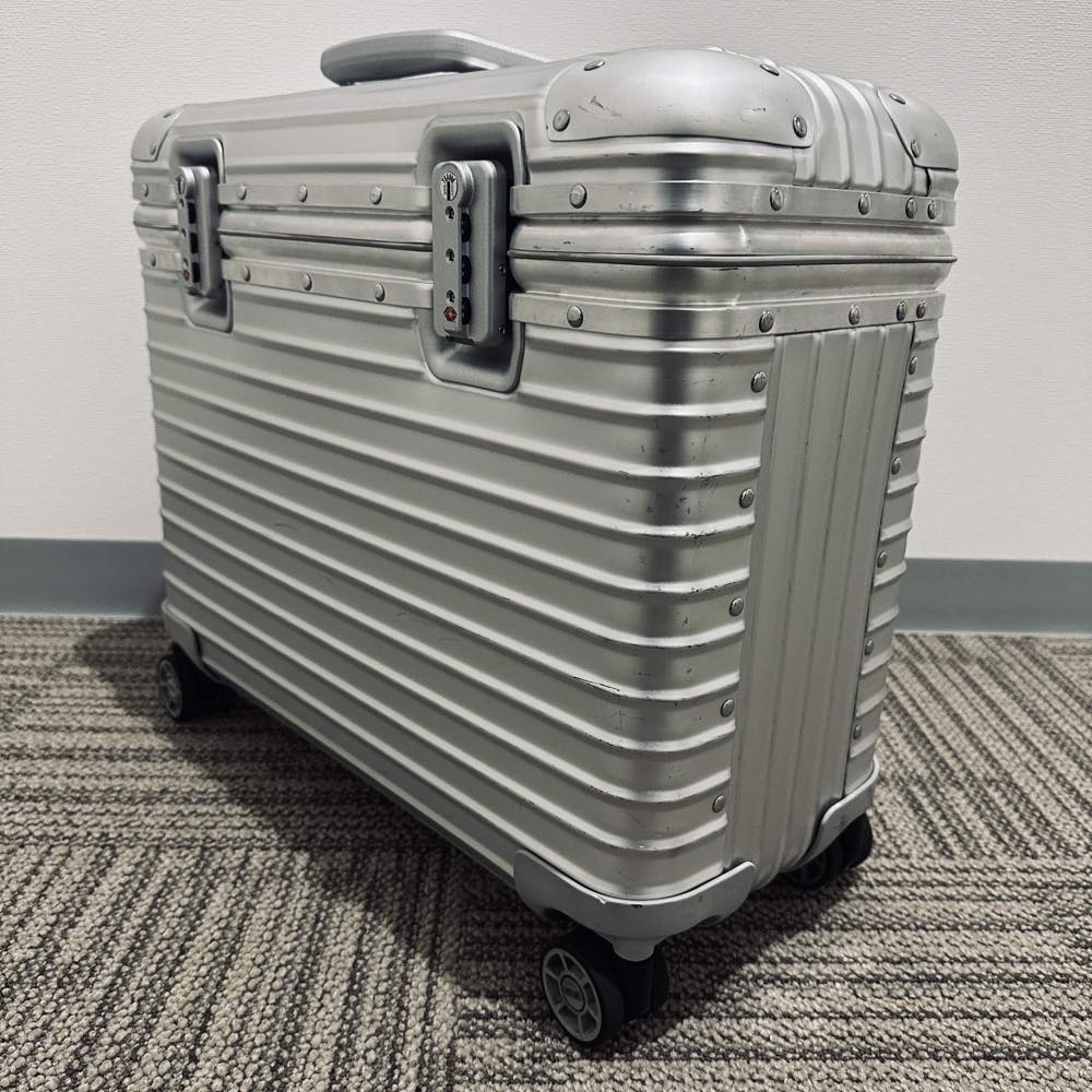 リモワ　パイロット　923.50.00.4　中古商品　34リットル　4輪