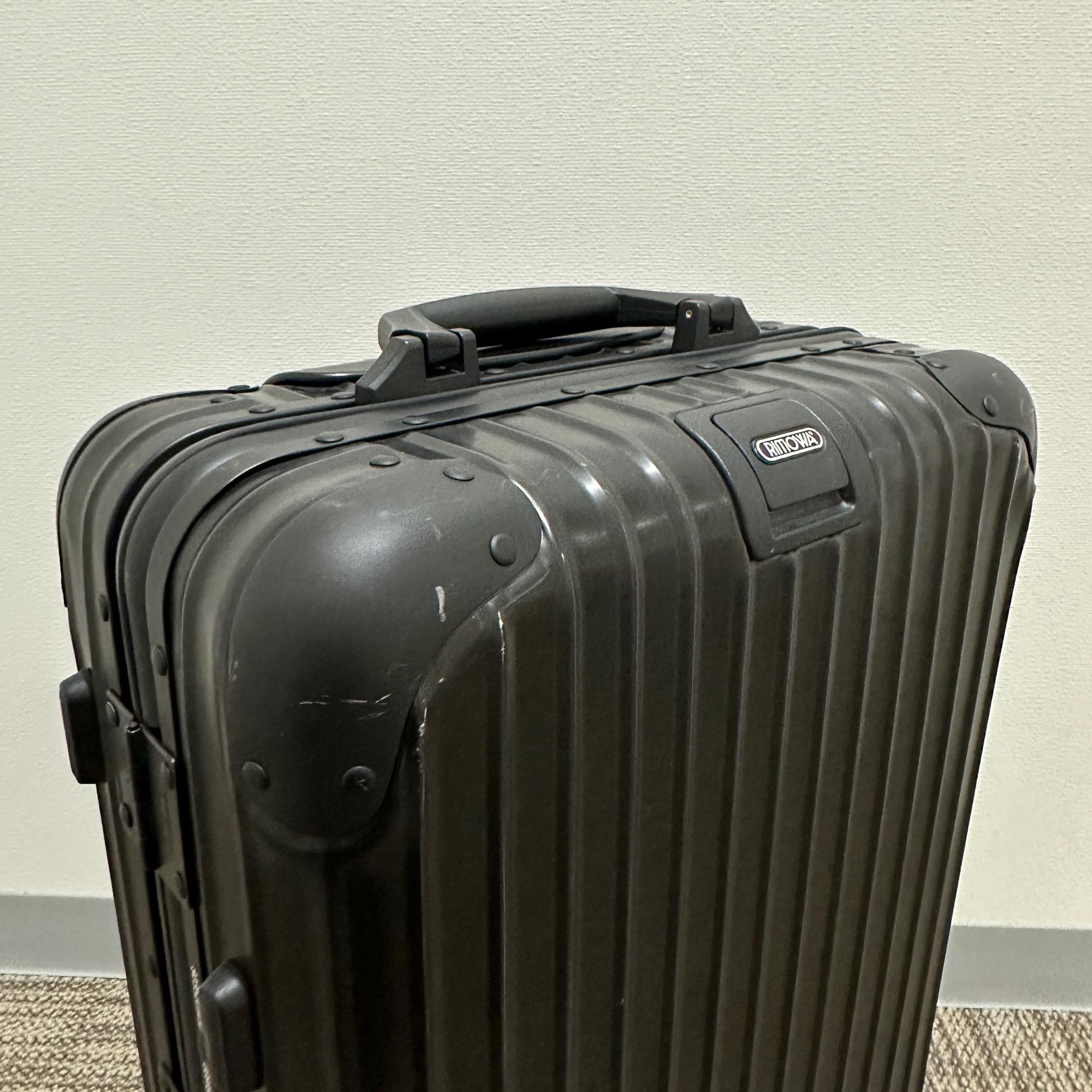 リモワ　トパーズ ステルス　923.52.01.4　32リットル　中古商品　4輪