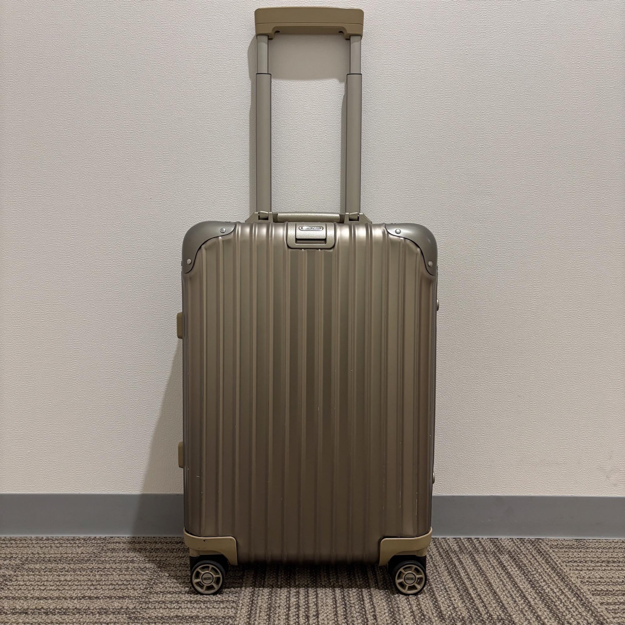 リモワ　オリジナル ゴールド(トパーズ チタニウム)　中古美品　923.52.03.4　32リットル　4輪
