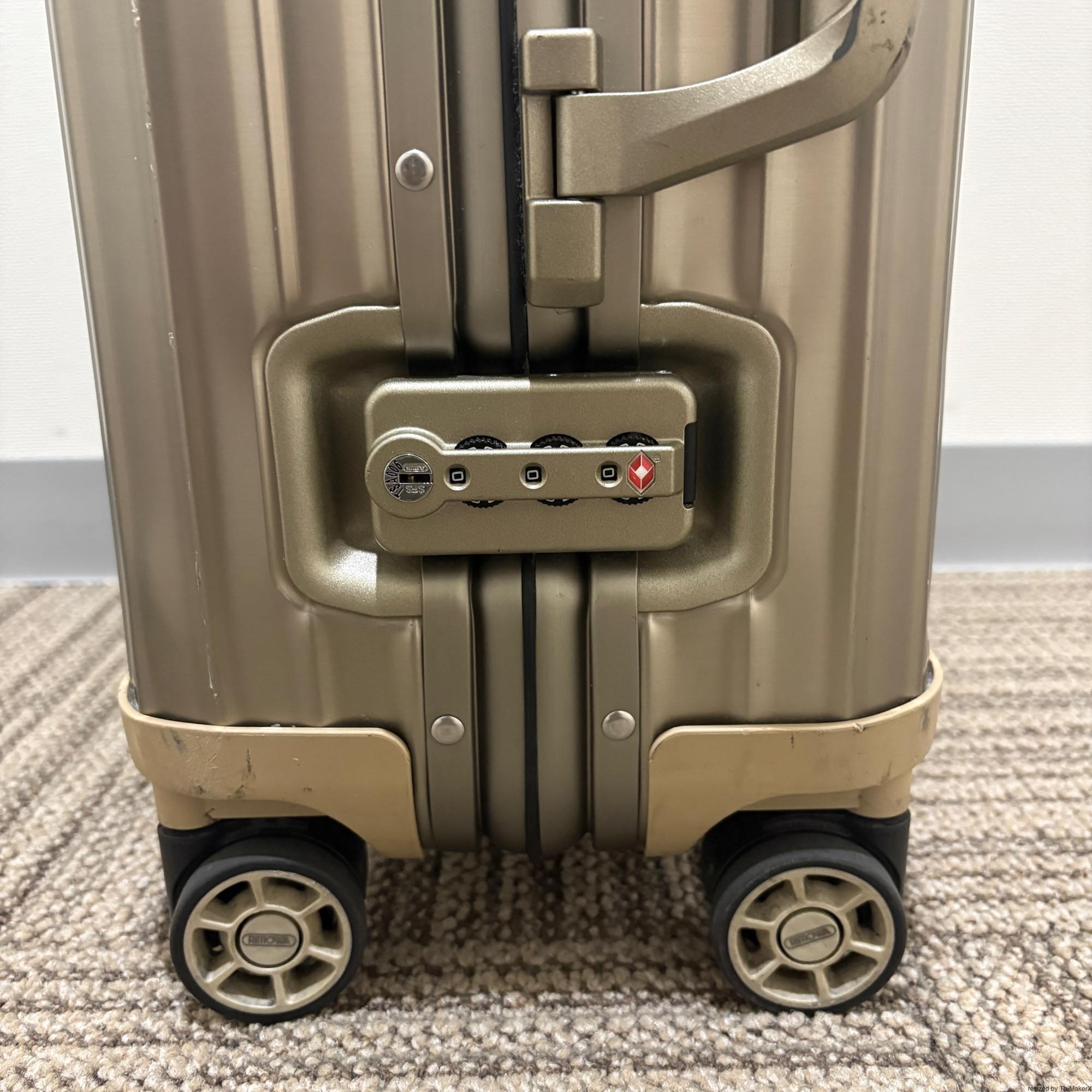 リモワ　トパーズ チタニウム(オリジナル)　923.53.03.4　中古商品　34リットル　4輪