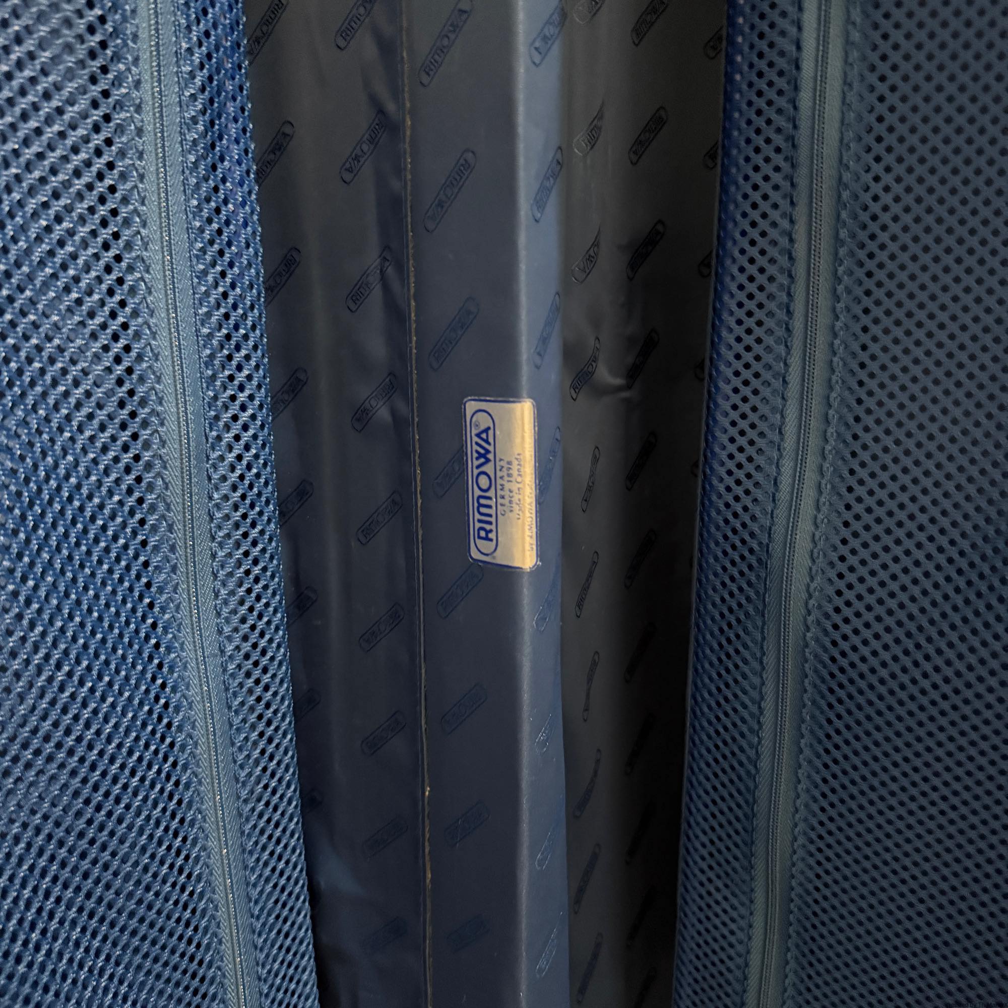 リモワ　トパーズ　923.70.00.4　82リットル　中古商品　4輪