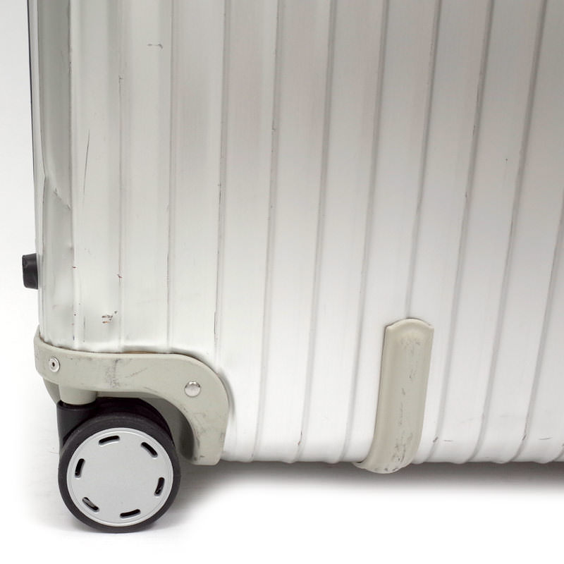 リモワ　シルバーインテグラル　中古品　U923.77　104リットル　4輪