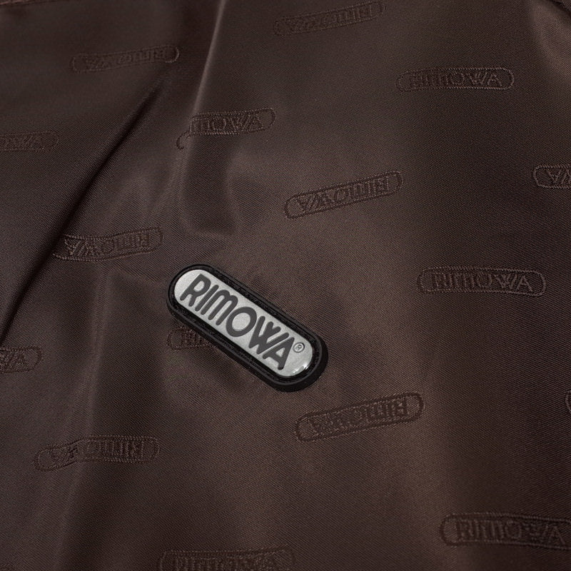 リモワ　トパーズ チタニウム　中古商品　924.70.03.4　82リットル　4輪