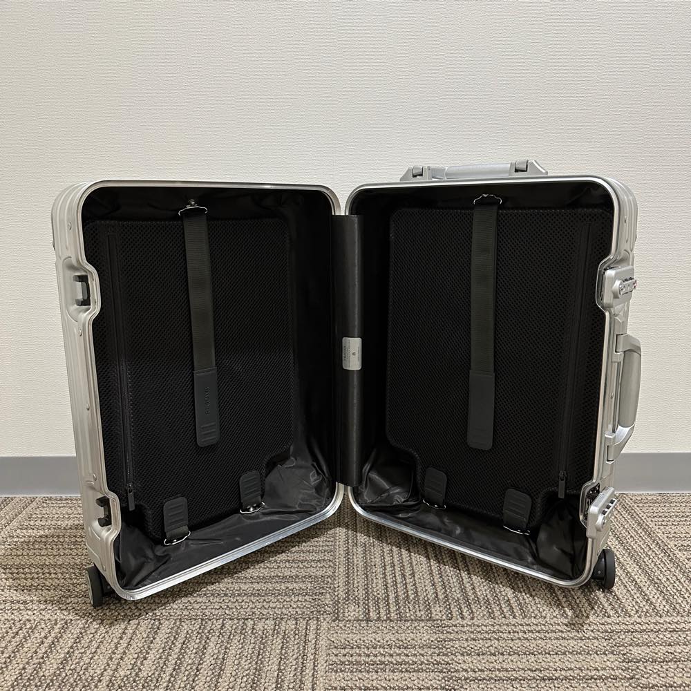 リモワ　オリジナル 925.53.00.4　キャビン　中古商品　35リットル　4輪