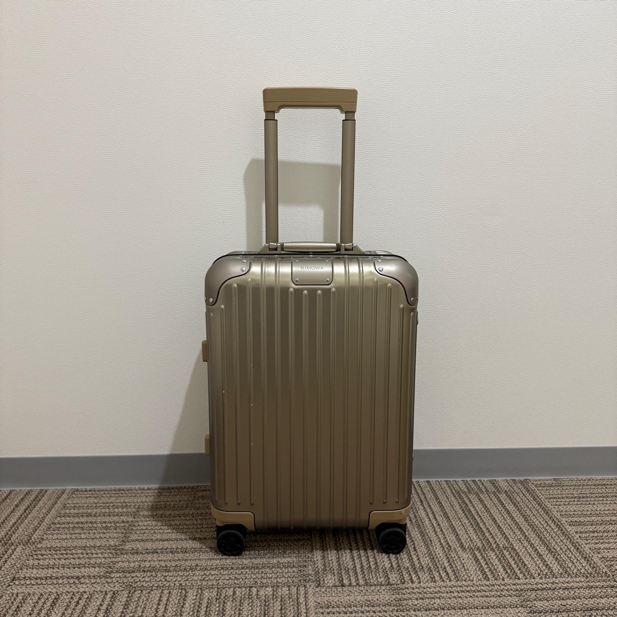 リモワ　オリジナル　925.53.04.4　キャビン　ゴールド　中古美品　35リットル　4輪