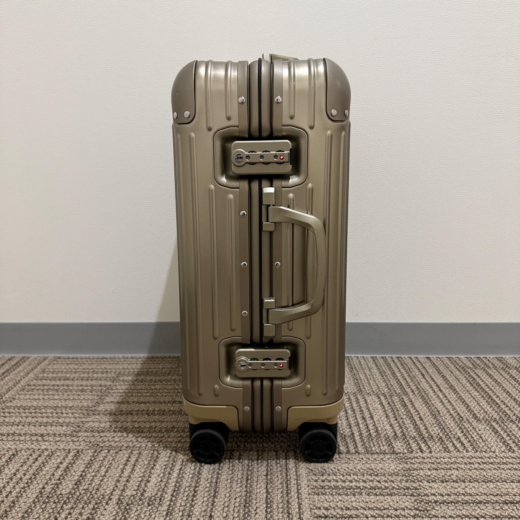 リモワ　オリジナル　925.53.04.4　キャビン　ゴールド　中古美品　35リットル　4輪