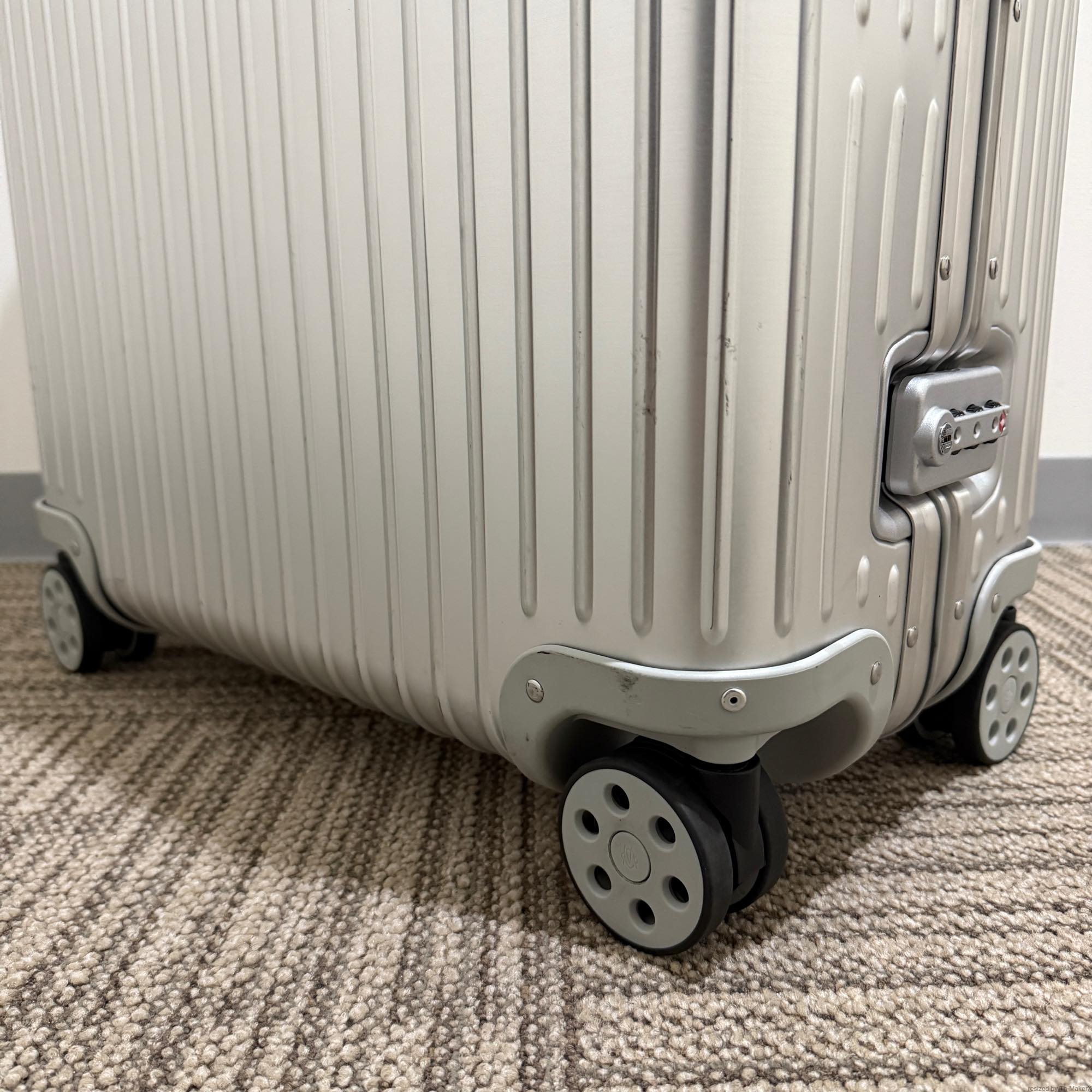 リモワ　オリジナル　チェックインL　925.73.00.4　シルバー　中古美品　86リットル　4輪