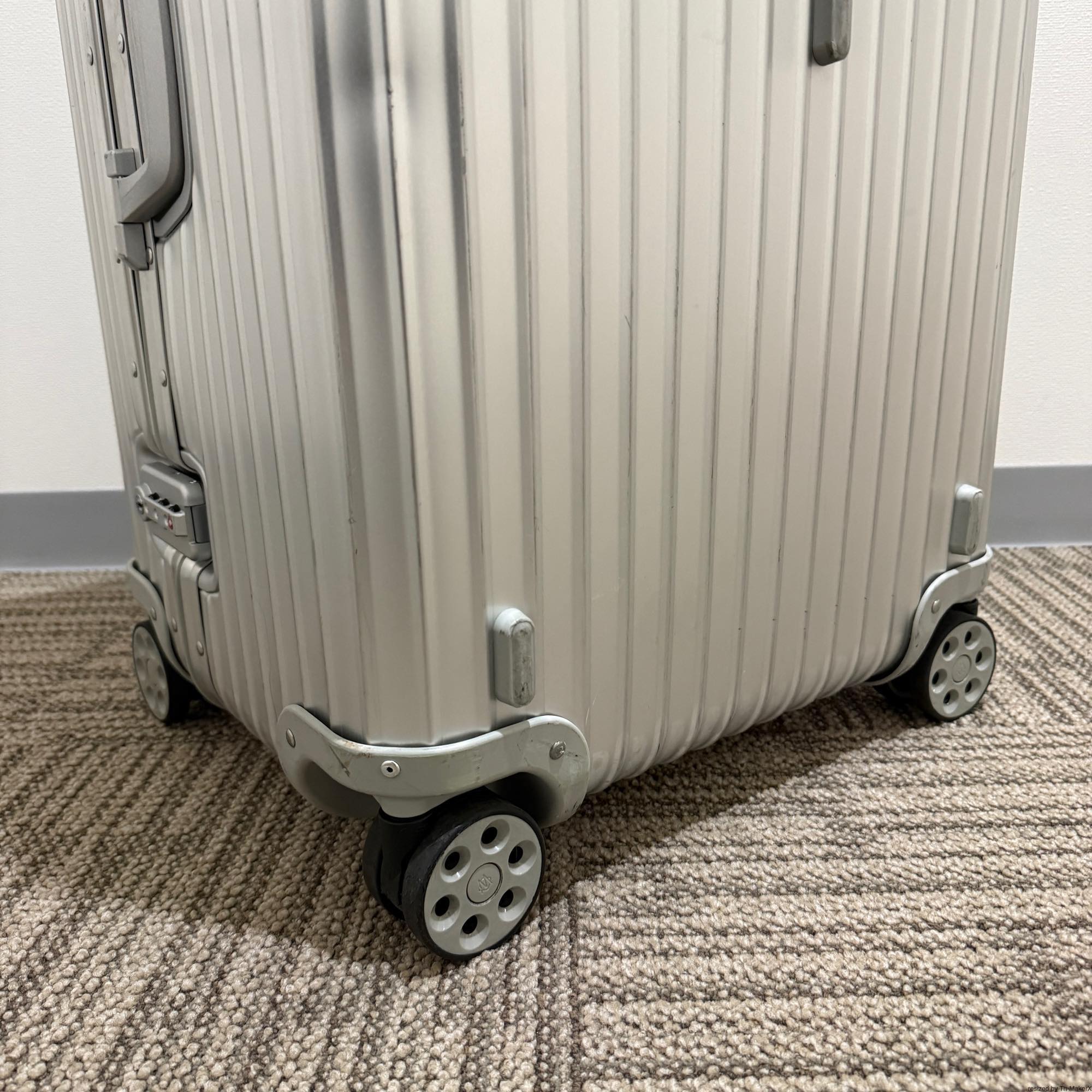 リモワ　オリジナル　925.75.00.4　中古美品　トランク　シルバー　 90リットル　4輪