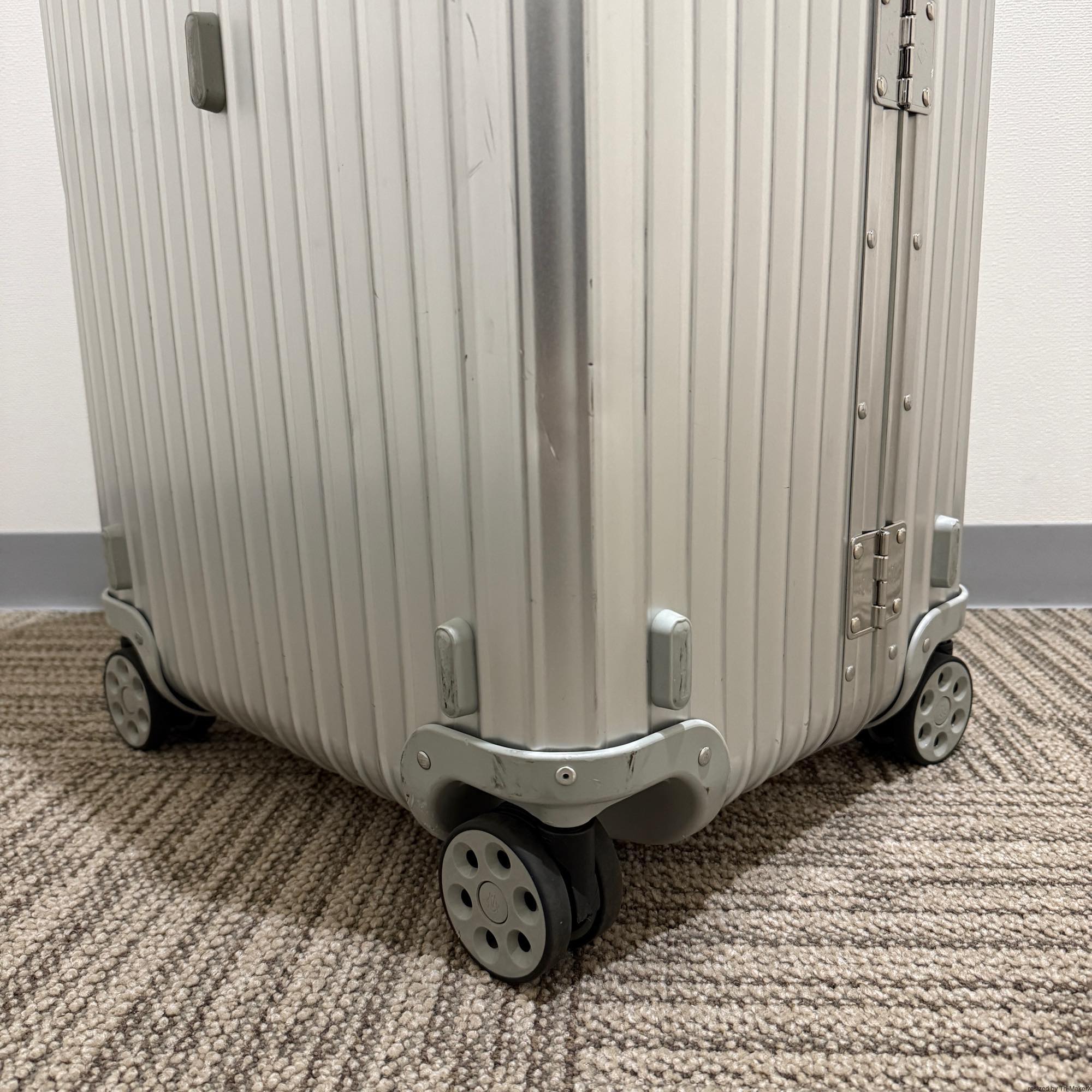 リモワ　オリジナル　925.75.00.4　中古美品　トランク　シルバー　 90リットル　4輪