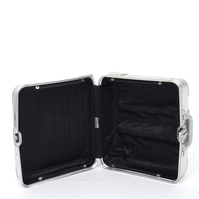 リモワ　トパース　中古商品　U928.40　23リットル　2輪