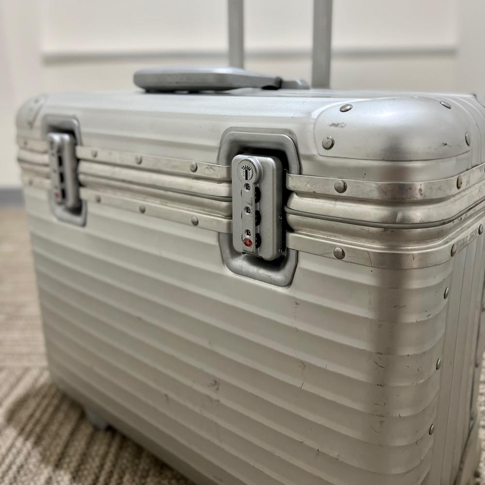 リモワ　パイロット　中古商品　928.50　36リットル　2輪