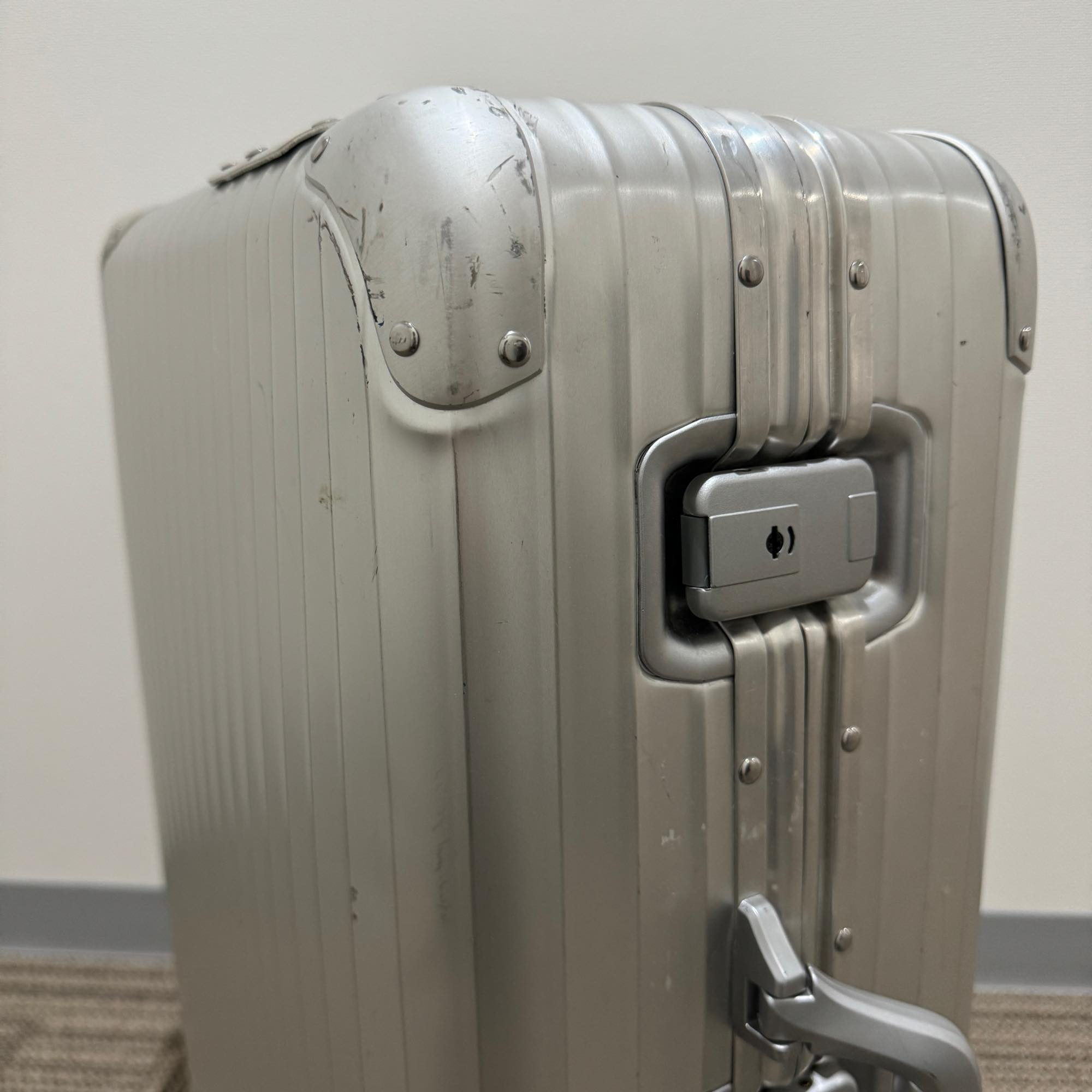 リモワ　トパーズ　中古商品　U931.63　63リットル