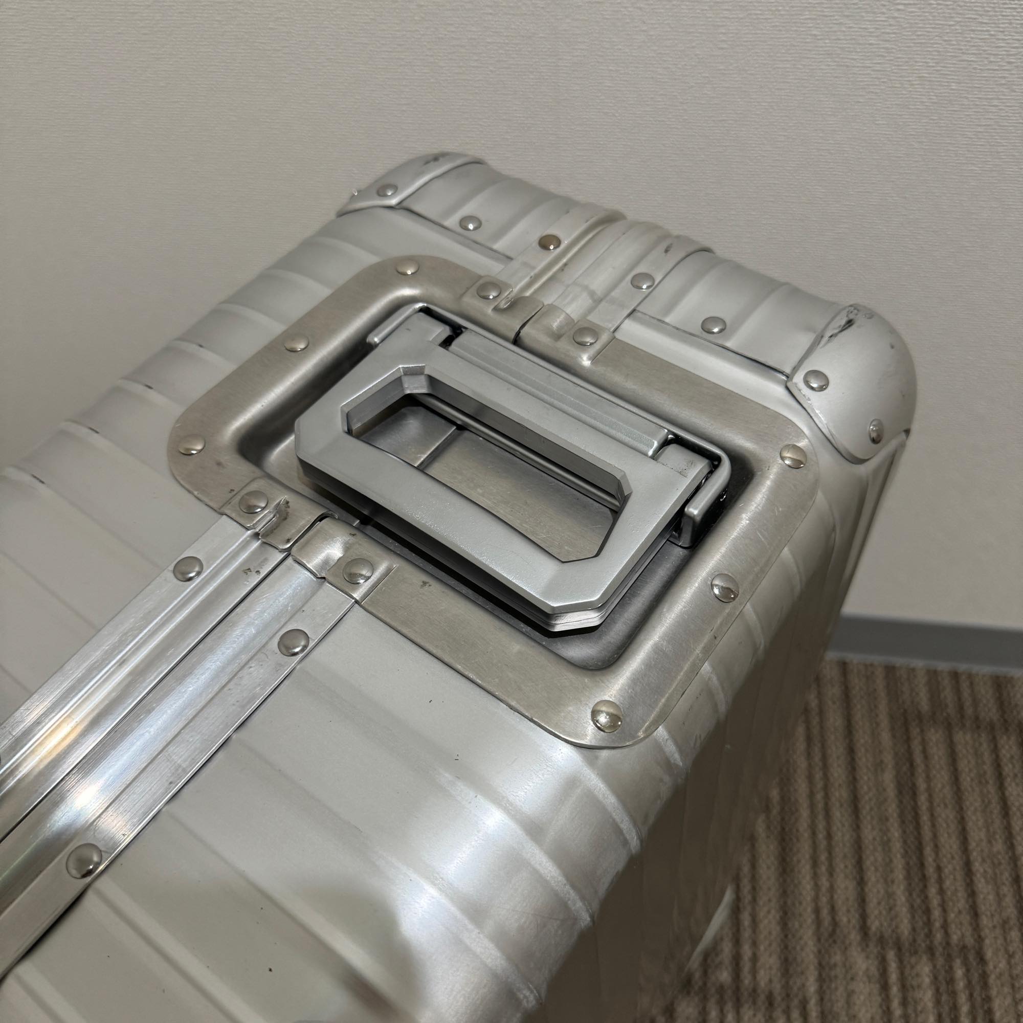 リモワ　トパーズ　中古商品　U931.63　63リットル