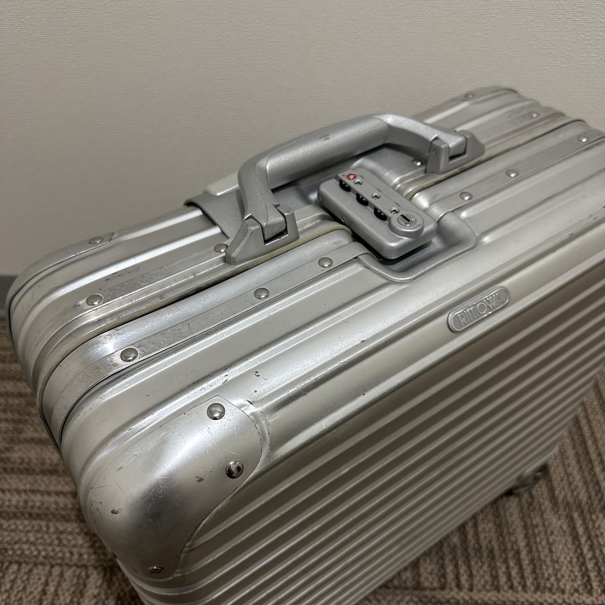 リモワ トパーズ トロリー　932.40　中古商品　29リットル　4輪