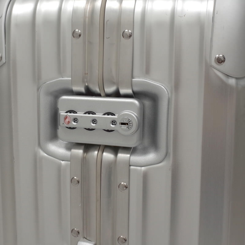 リモワ　トパーズ　932.63 　中古商品　64リットル　4輪