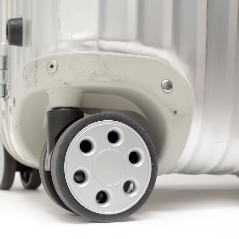 リモワ　トパーズ　中古商品　932.77　104リットル　4輪