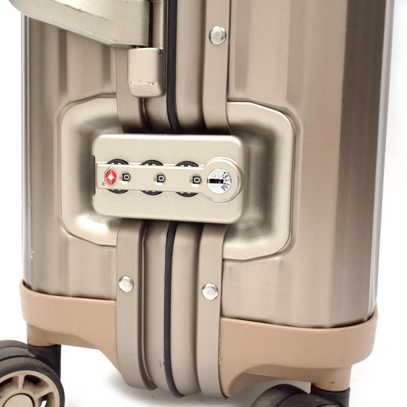 リモワ　トパーズ　945.52 　中古商品　32リットル　4輪