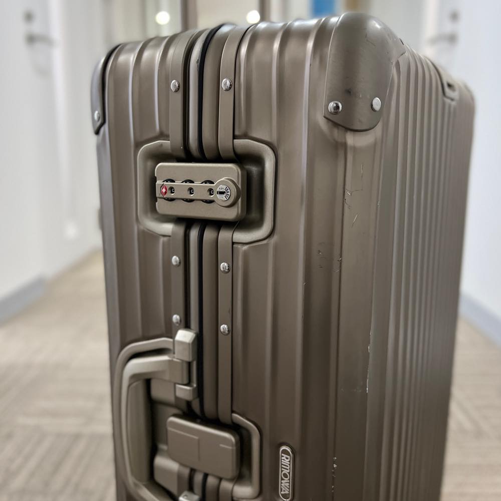 リモワ　トパーズ　945.63 　中古商品　64リットル　4輪