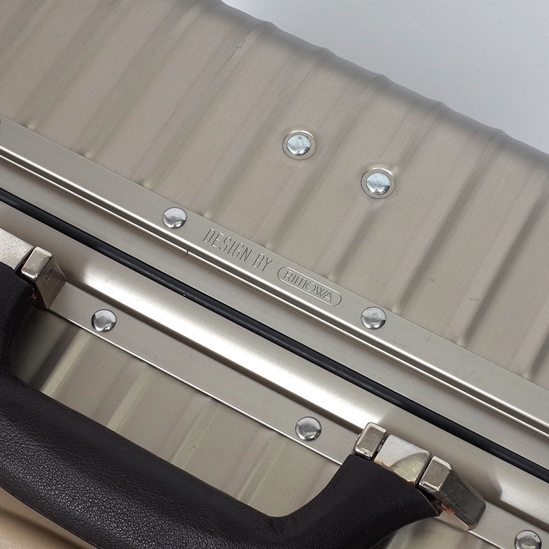 リモワ　トパーズ チタニウム　中古商品　945.77　98リットル 4輪
