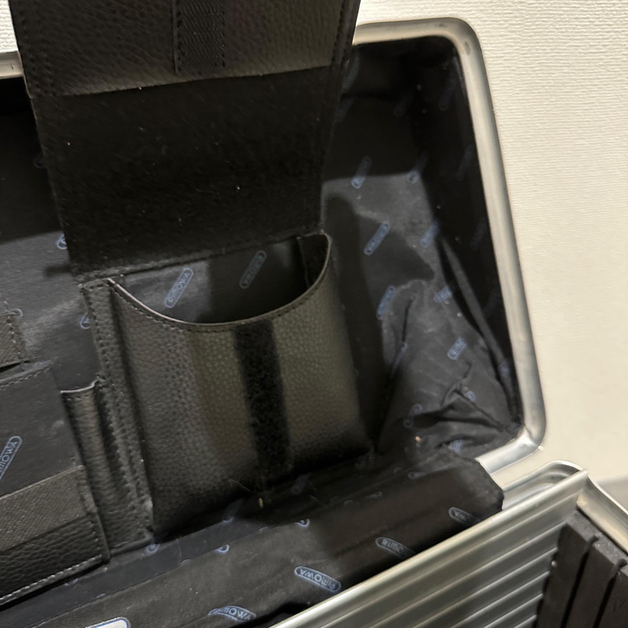 リモワ トパーズ　U950.51　中古商品　42リットル　2輪