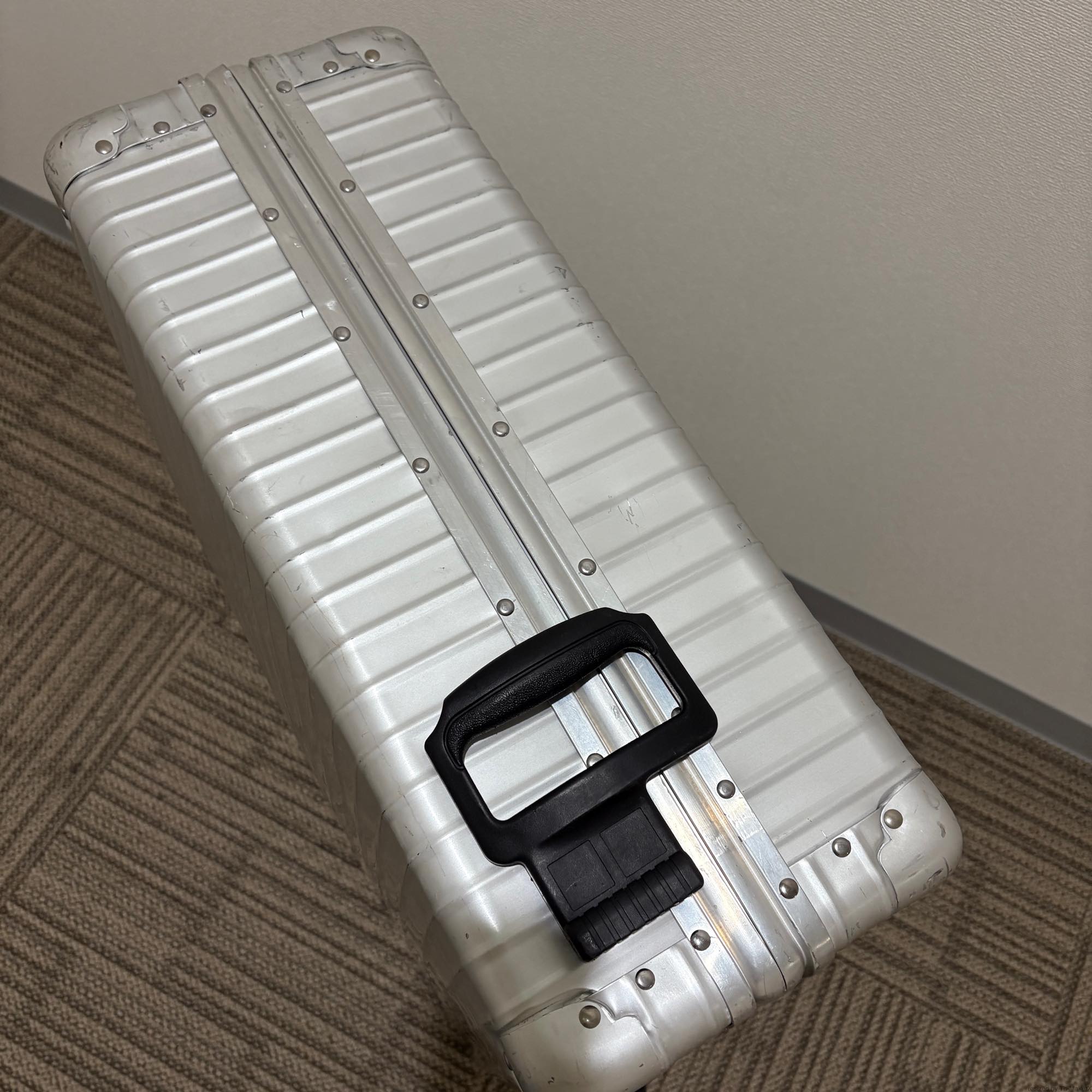 リモワ　サバンナ　中古商品　U957.77　2輪