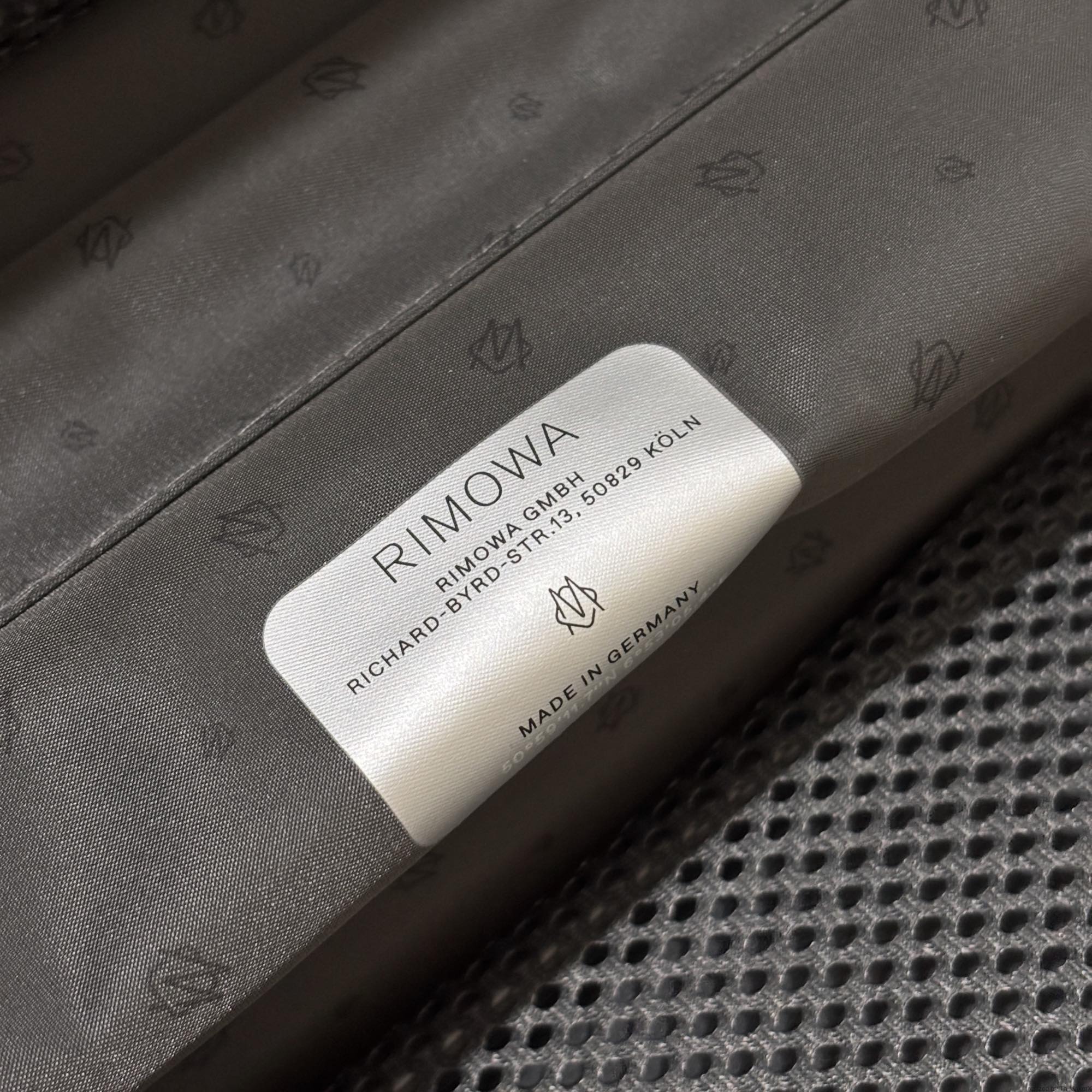 リモワ　クラシック　キャビンS　972.52.00.4　中古美品　33リットル　4輪