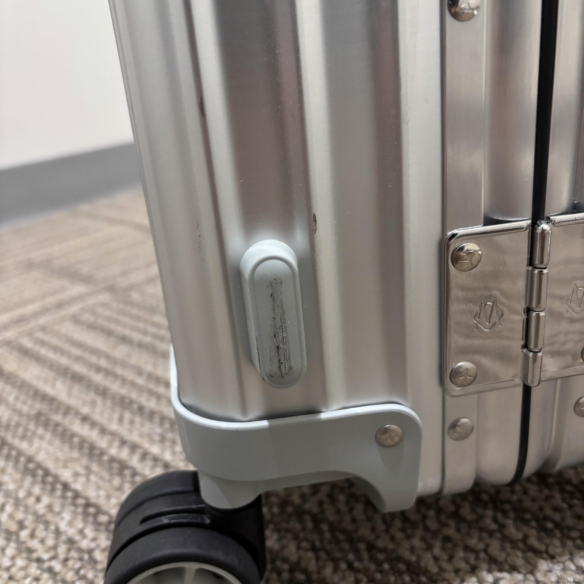 リモワ　クラシック　キャビンS　972.52.00.4　中古美品　33リットル　4輪