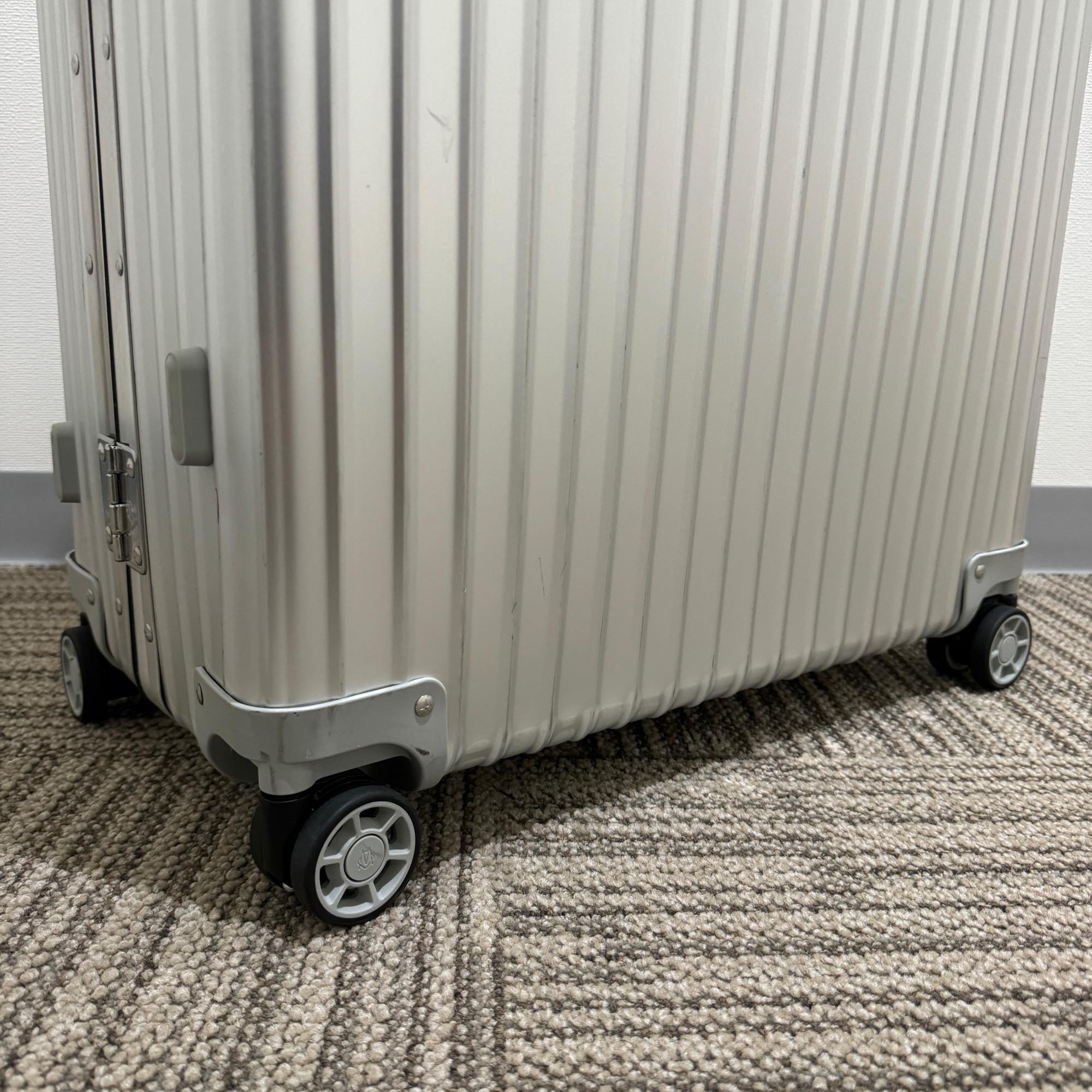 リモワ　クラシック　チェックインL　972.73　中古美品　 84リットル　4輪