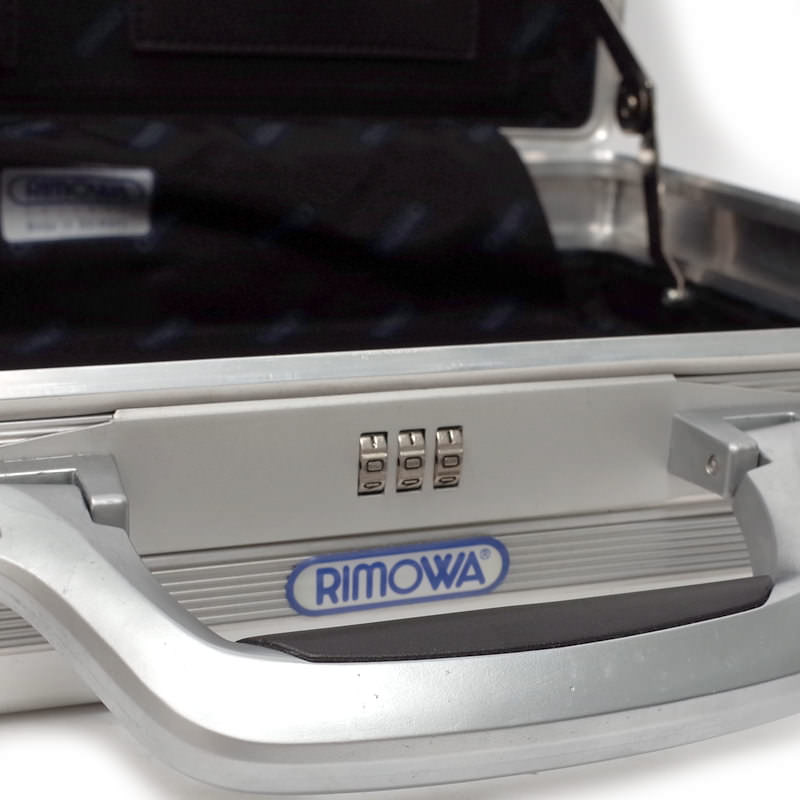 リモワ　トパーズ　アタッシェ　973.13 　中古商品　8リットル