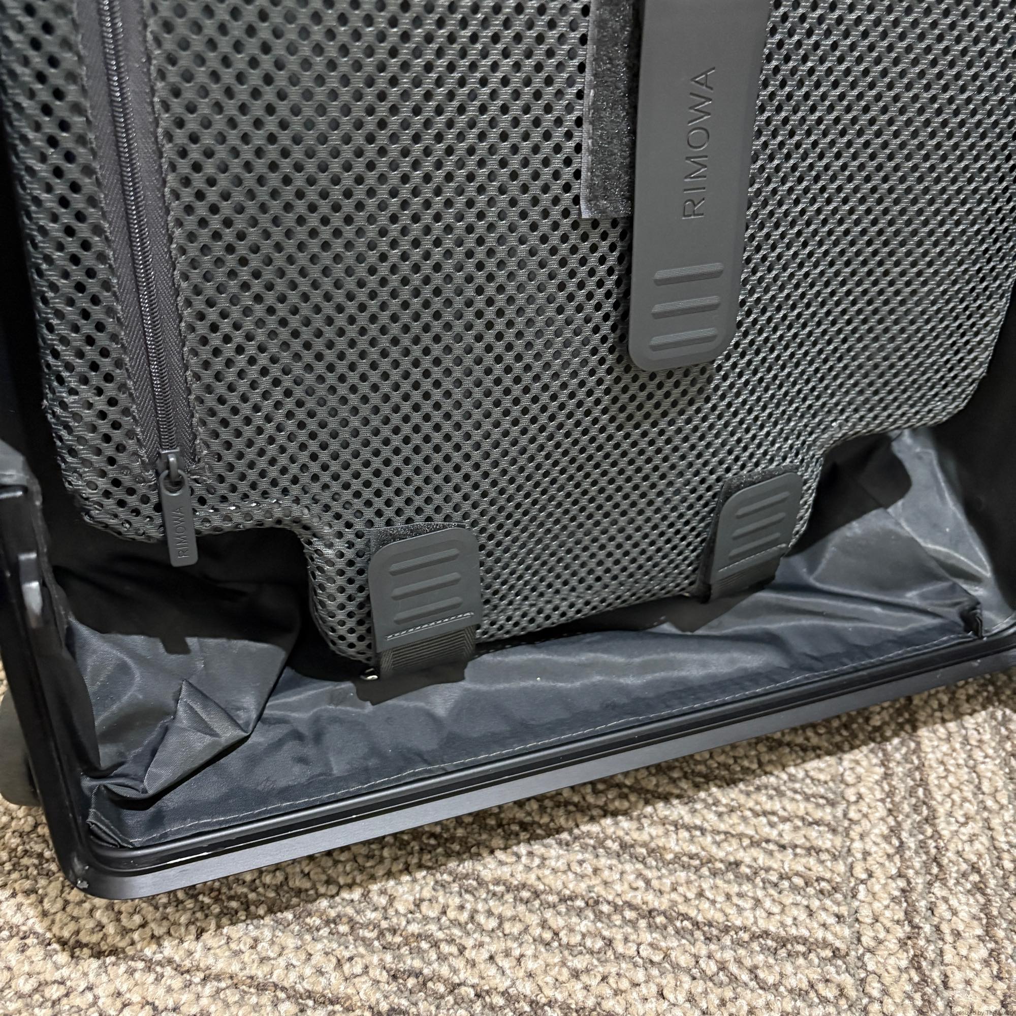 リモワ　クラシック　973.53.01.4　キャビン　ブラック　中古美品　36リットル　4輪