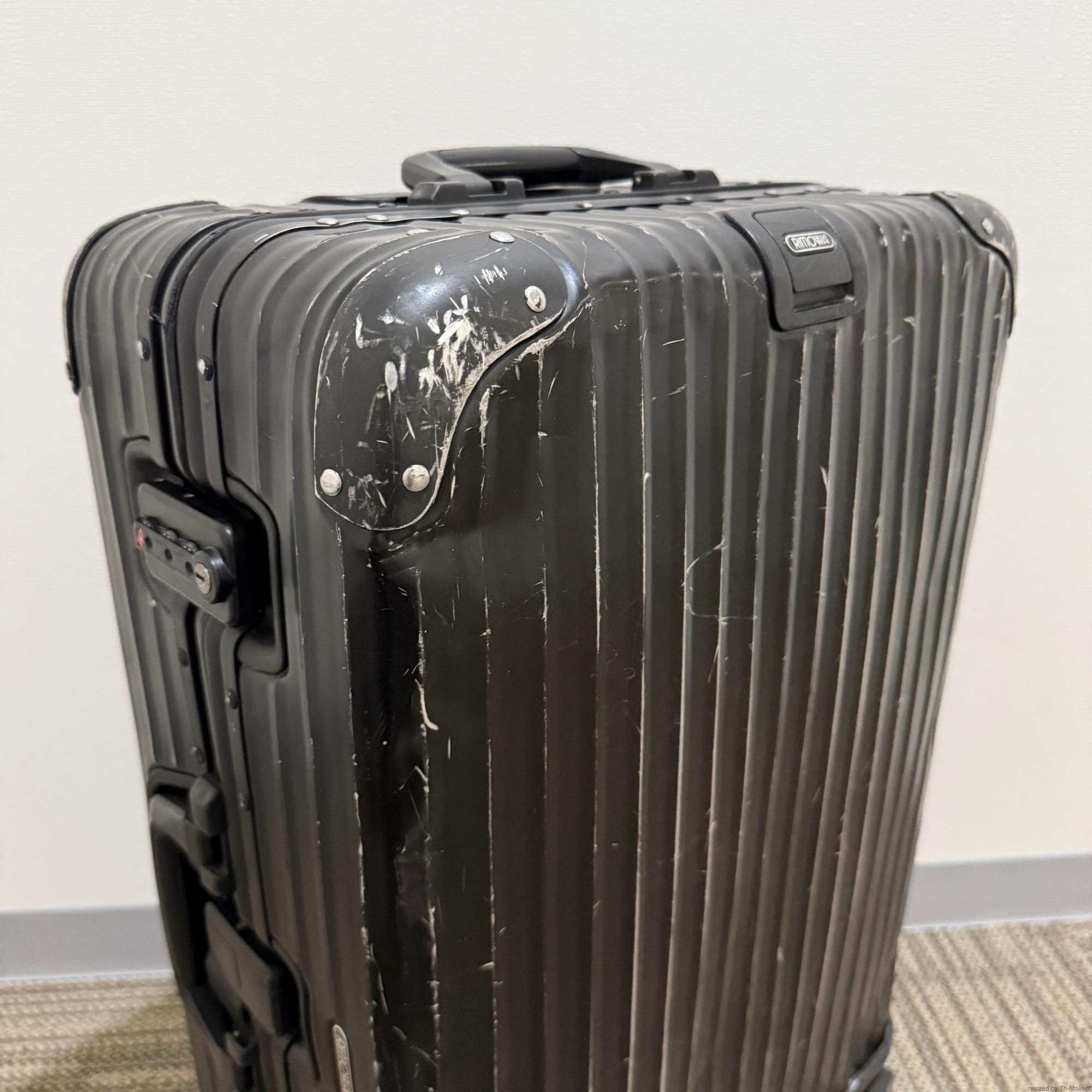 リモワ　トパーズ ステルス　中古商品　985.97　64リットル　4輪
