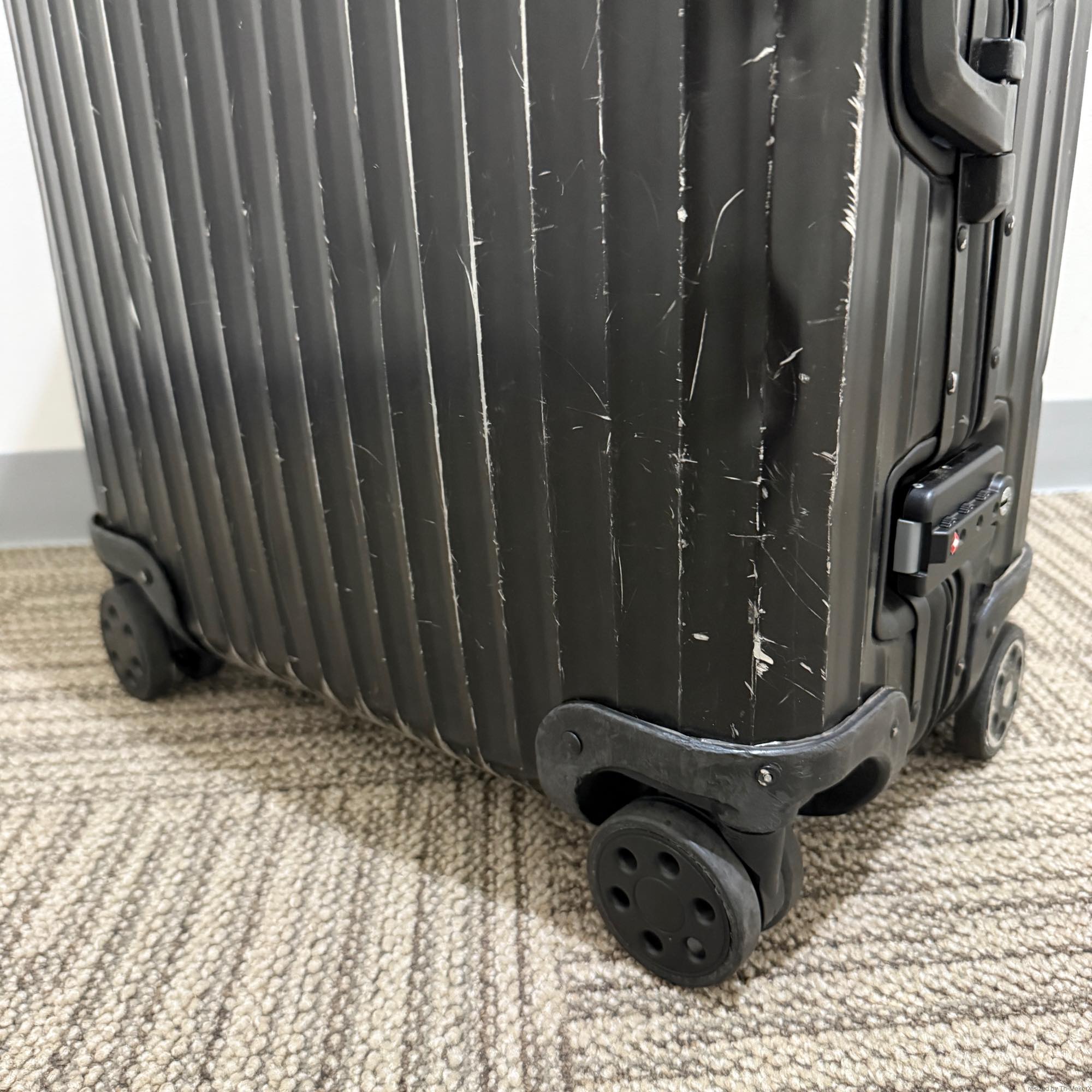 リモワ　トパーズ ステルス　中古商品　985.97　64リットル　4輪