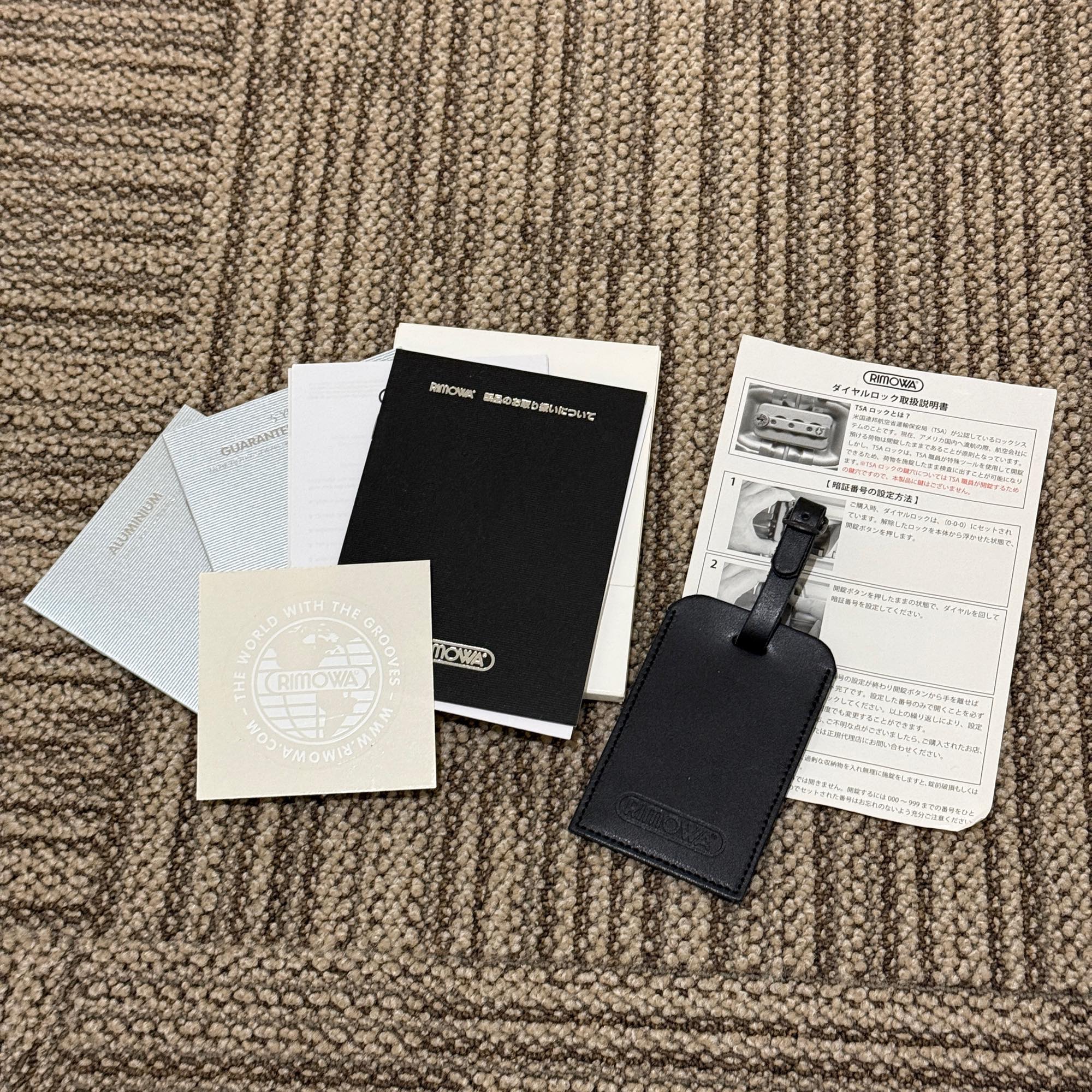 リモワ　トパーズ ステルス　中古商品　985.97　64リットル　4輪