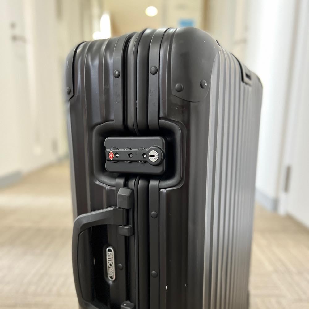 リモワ　トパーズ ステルス　986.11　32リットル　中古商品　2輪